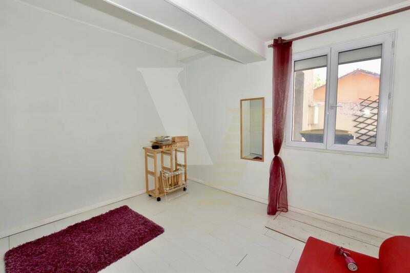 Maison - 320 m² - 12 pièces