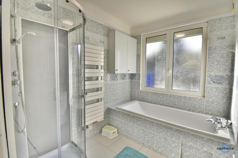 Maison - 215 m² - 8 pièces