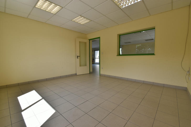 Bureau - 690 m² - 3 pièces