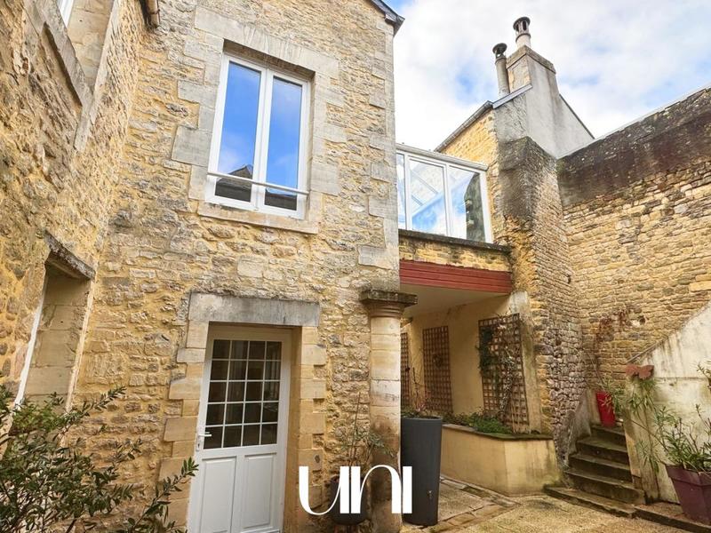 Propriété - 326 m² - 12 pièces