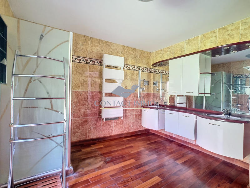 Maison ancienne - 438 m² - 21 pièces