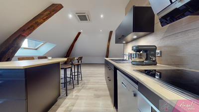 Loft - 124 m² - 5 pièces