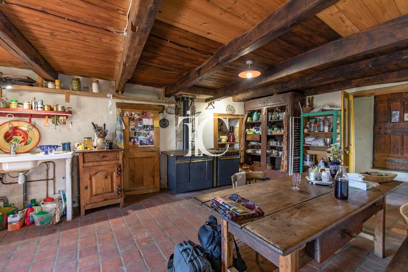 Propriété - 341 m² - 9 pièces