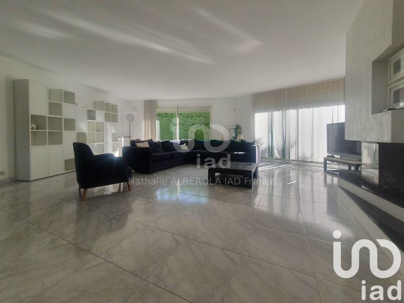 Maison - 221 m² - 7 pièces