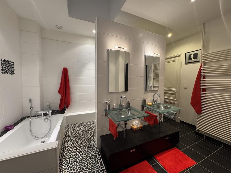 Appartement - 212 m² - 5 pièces