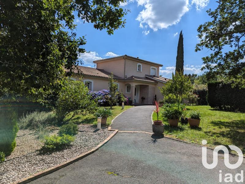 Maison - 267 m² - 8 pièces