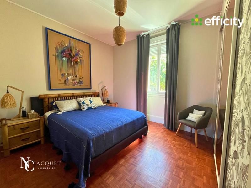 Maison - 275 m² - 7 pièces