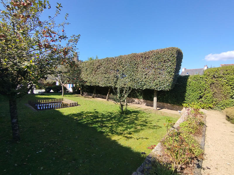 Maison - 245 m² - 9 pièces