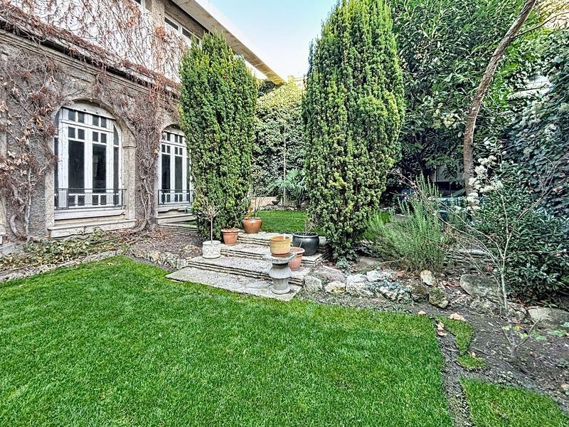 Maison bourgeoise - 488 m² - 16 pièces