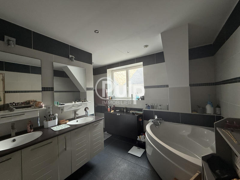 Maison - 194 m² - 7 pièces