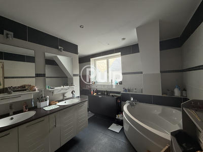 Maison - 194 m² - 7 pièces