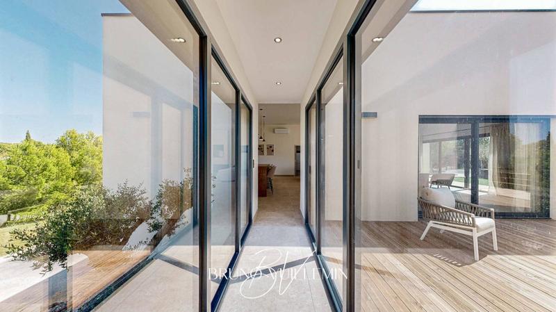 Villa - 384 m² - 7 pièces