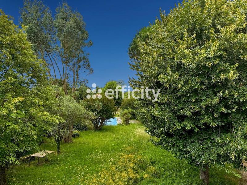 Maison - 352 m² - 9 pièces