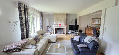 Maison - 216 m² - 8 pièces