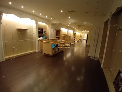 Local commercial - 143 m² - 3 pièces