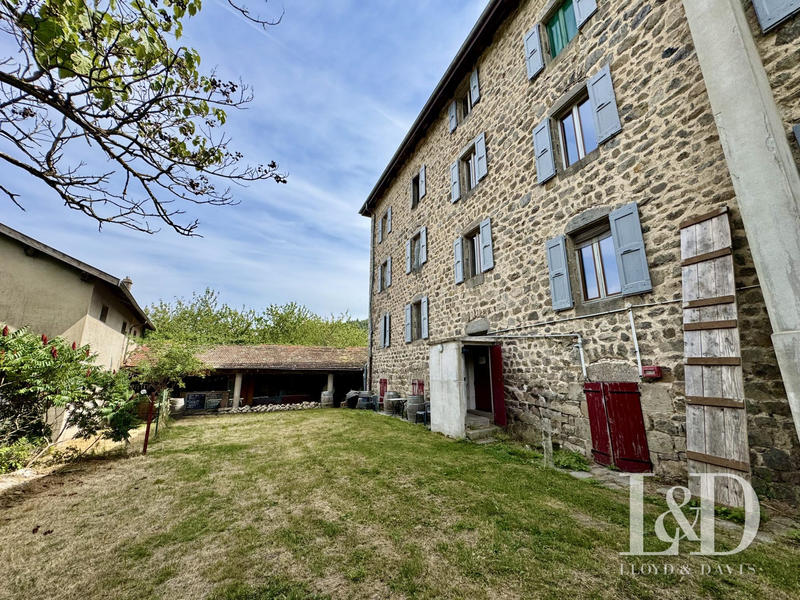Maison ancienne - 1 490 m² - 40 pièces