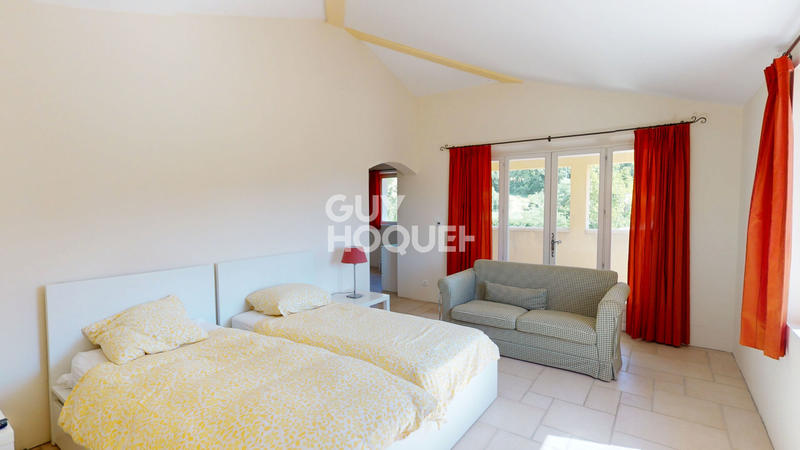 Maison - 245 m² - 7 pièces