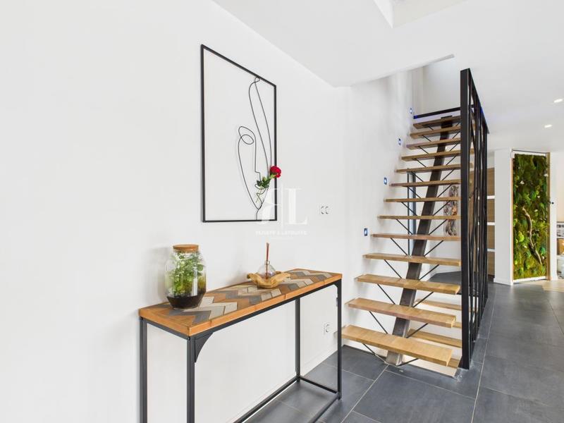 Maison - 203 m² - 6 pièces