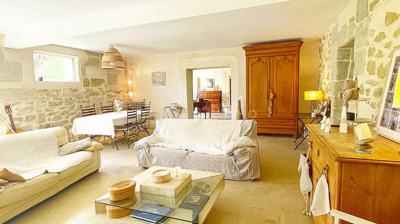 Maison - 260 m² - 11 pièces