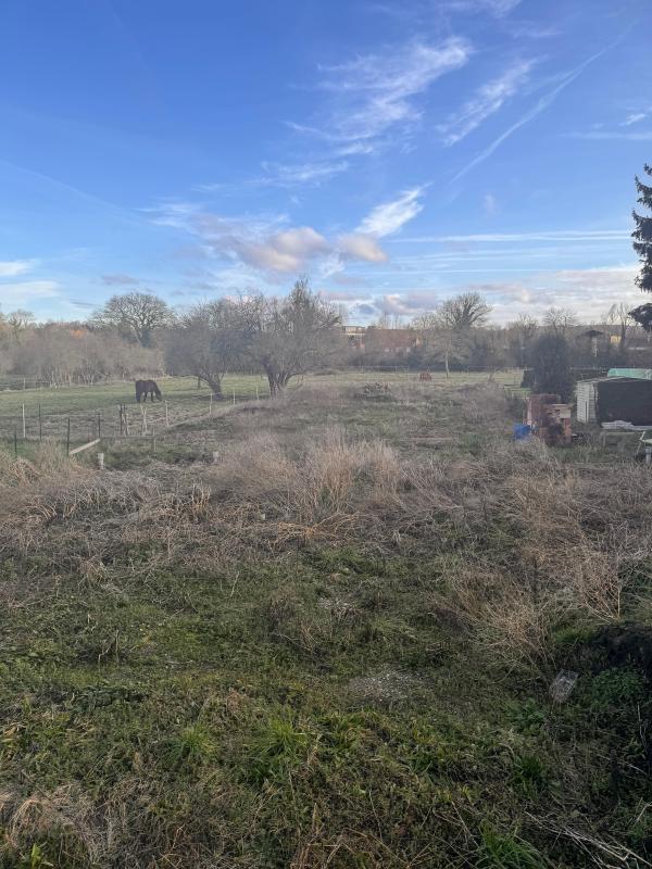 Terrain constructible - 1 070 m²