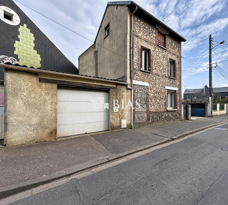 Maison - 102 m² - 4 pièces