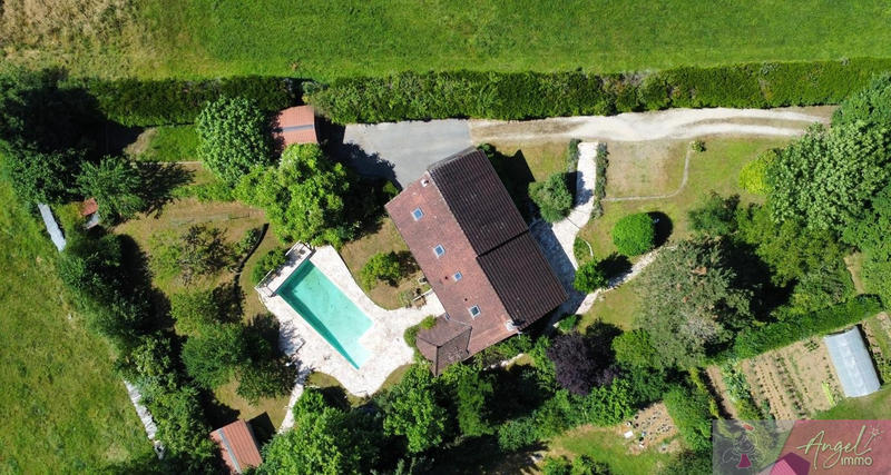 Maison - 230 m² - 9 pièces