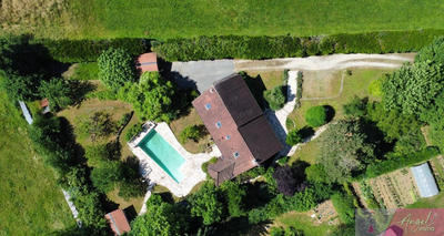 Maison - 230 m² - 9 pièces