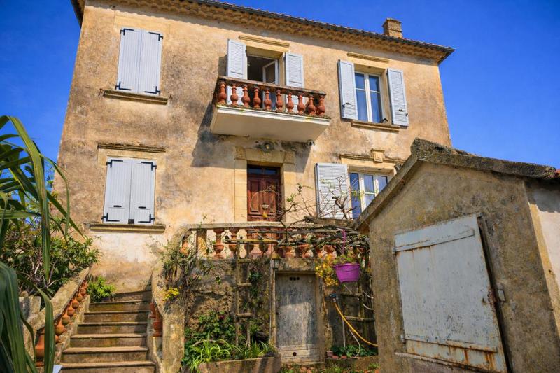 Maison - 220 m² - 6 pièces