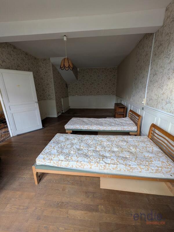 Maison - 157 m² - 9 pièces