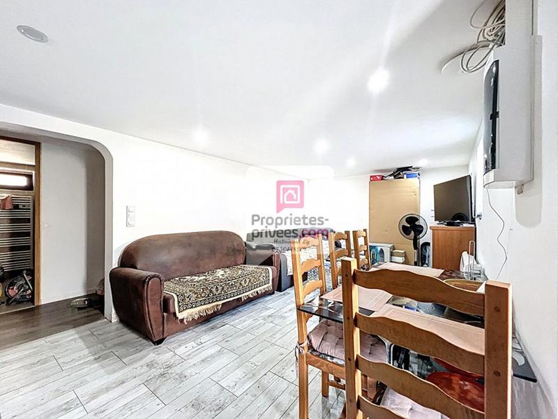 Maison - 240 m² - 18 pièces