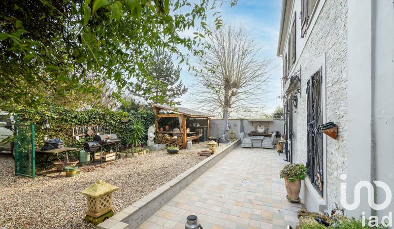 Maison - 225 m² - 6 pièces