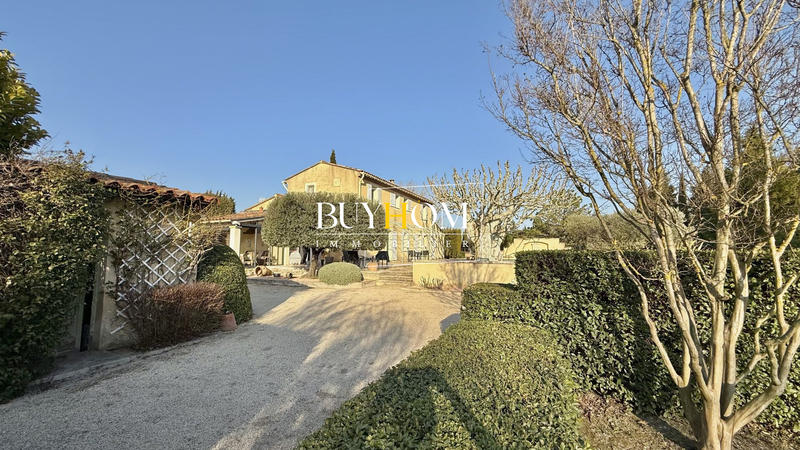 Maison - 215 m² - 7 pièces