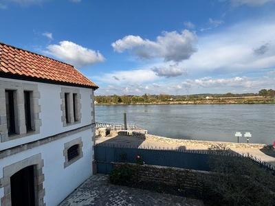 Maison traditionnelle - 310 m² - 9 pièces