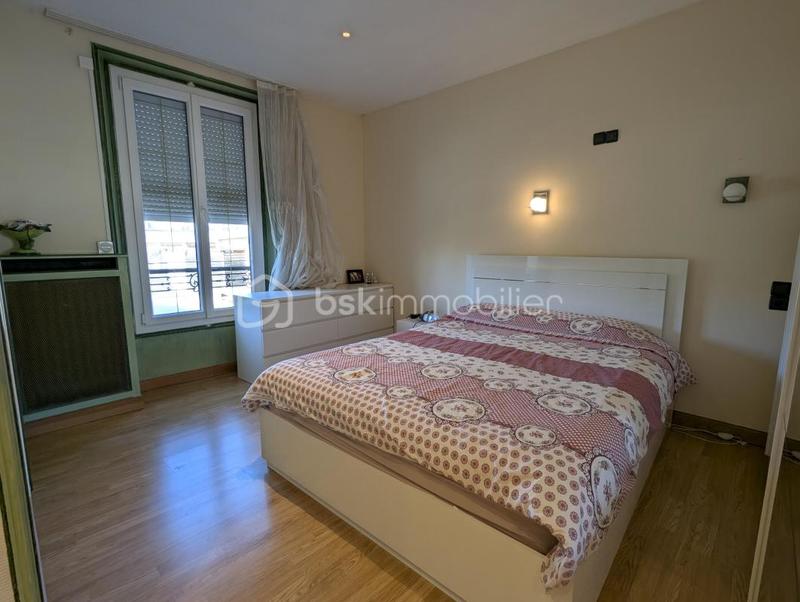 Maison traditionnelle - 185 m² - 7 pièces