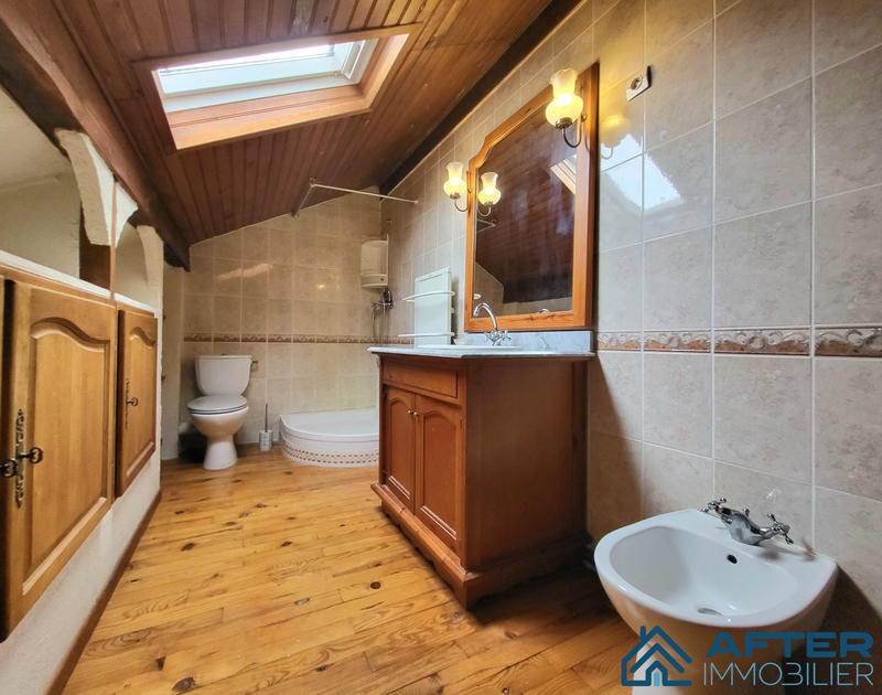 Maison - 182 m² - 9 pièces