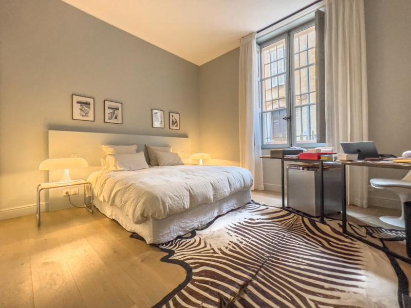 Appartement bourgeois - 231 m² - 10 pièces