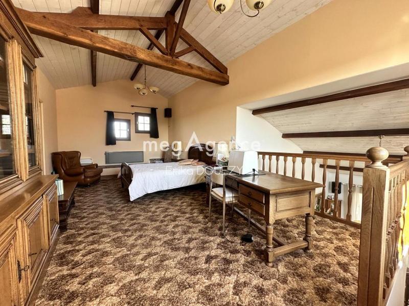 Maison - 215 m² - 7 pièces