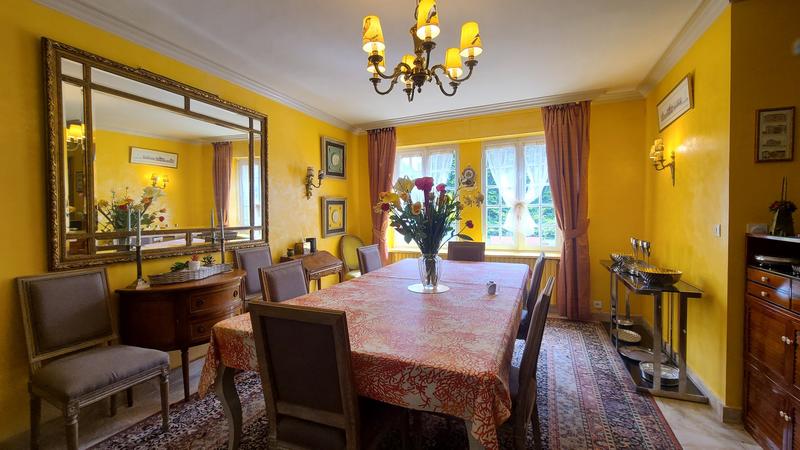 Maison - 380 m² - 14 pièces