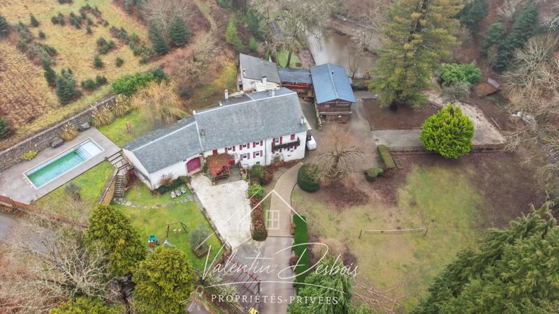 Propriété - 490 m² - 11 pièces