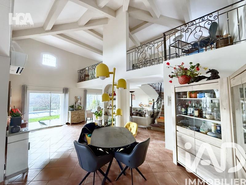 Maison - 165 m² - 8 pièces