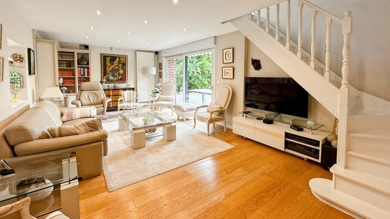 Maison - 208 m² - 7 pièces