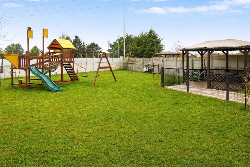 Maison - 145 m² - 9 pièces