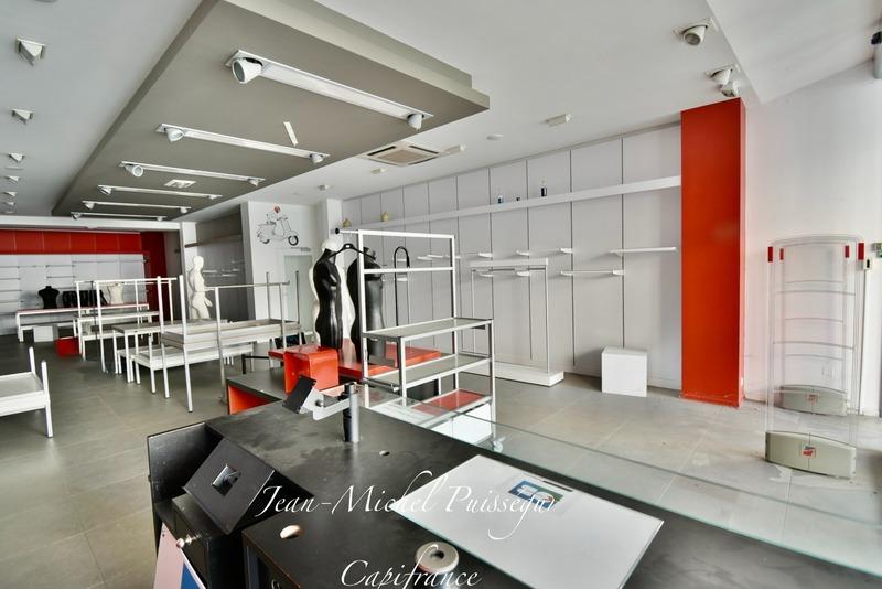 Local commercial - 210 m² - 3 pièces
