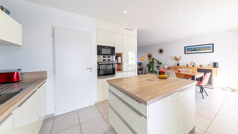 Appartement - 84 m² - 4 pièces