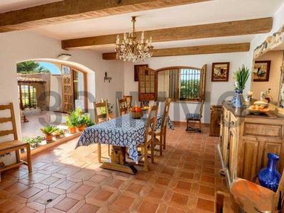 Mas - 230 m² - 6 pièces