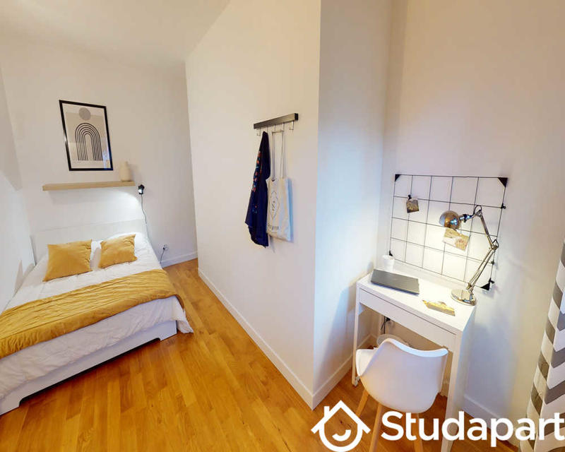 Chambre - 150 m² - 1 pièce