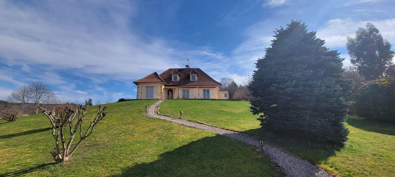 Maison - 145 m² - 8 pièces