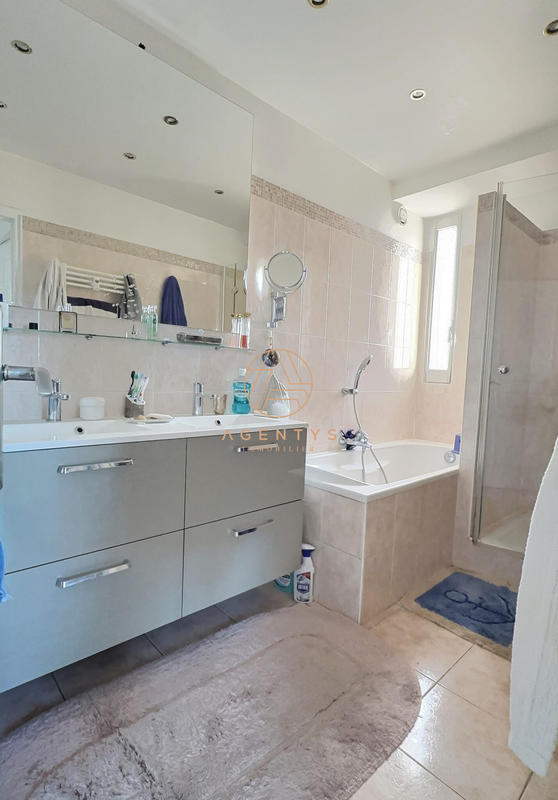 Appartement - 100 m² - 5 pièces