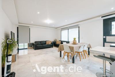 Maison traditionnelle - 150 m² - 7 pièces