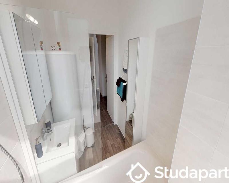 Chambre - 80 m² - 1 pièce